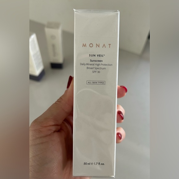 NIB Monday 3 pc set: (2) Rejuvenique Light & Sun Veil (1) - Picture 2 of 5